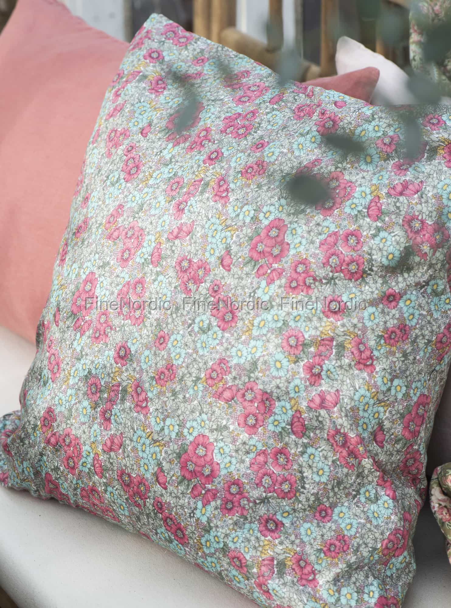 Ib Laursen Kissenhülle mit Rosa und Türkis Blumen 60 x 60 cm
